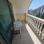 Daire Miramar Palace *
